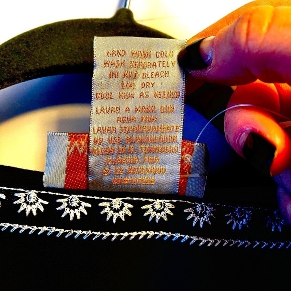 3/4 sleeve embroidered neck linen blend top - Picture 3 of 5